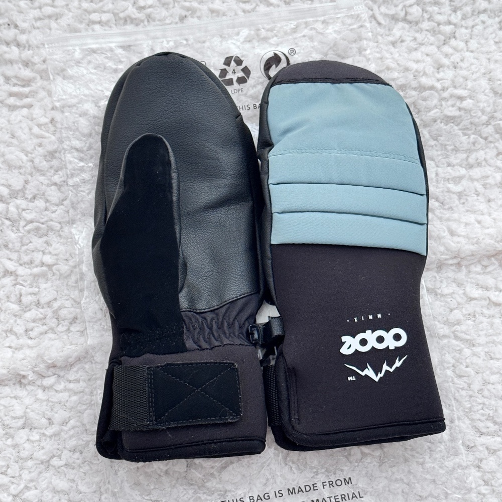 ❌❌❌SOLD❌❌❌Dope snow mitten gloves,  beanie and face mask